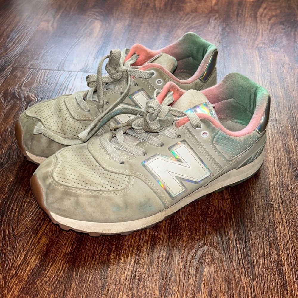 NEW BALANCE LITTLE GIRLS SHOES